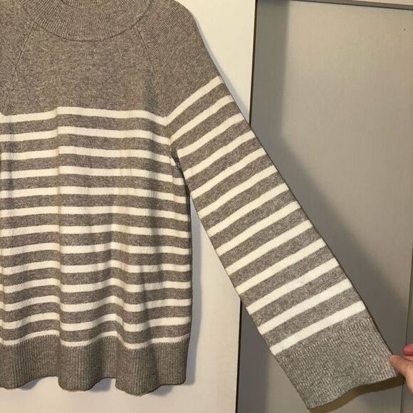Charter Club Gray White Stripe Back Pleat Sweater Medium NWT - Picture 4 of 14